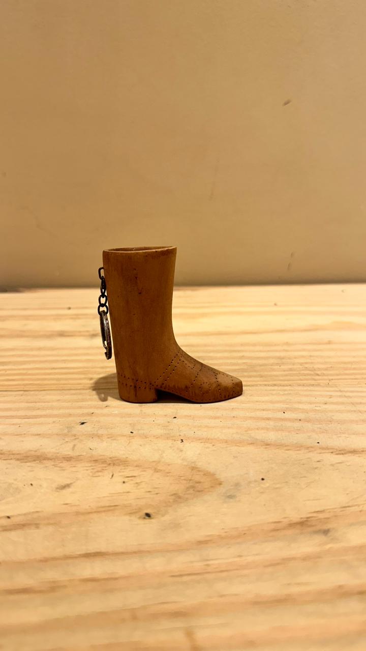 CHAVEIRO BOTA MADEIRA VANDINHO